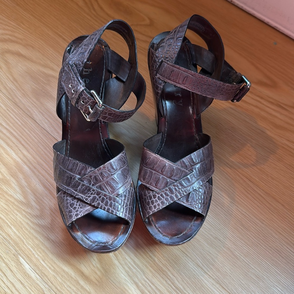 Theory Crocodile Wedge Sandals Size 8/38